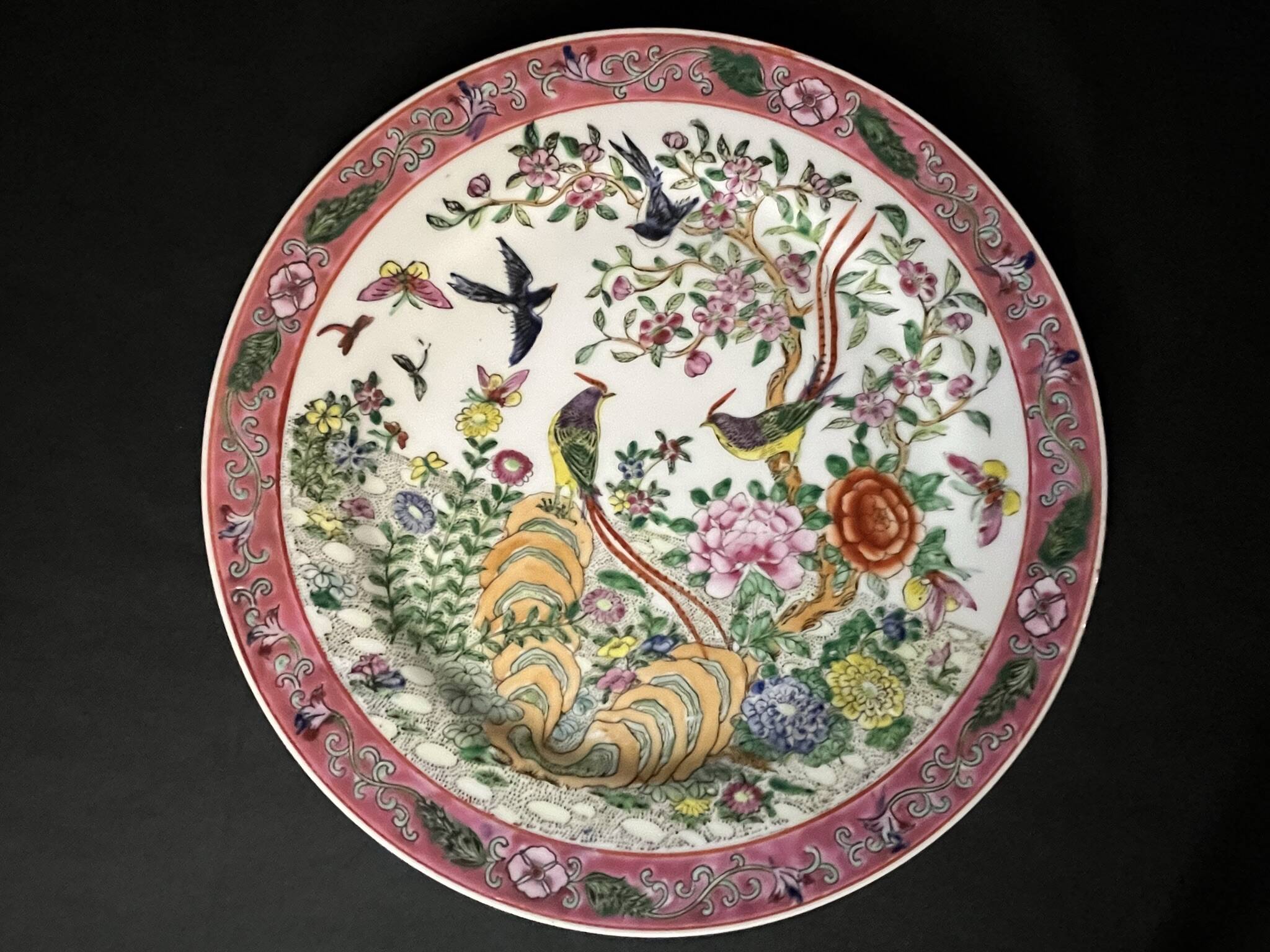 China, polychrome porcelain plate bird of paradise 20th century