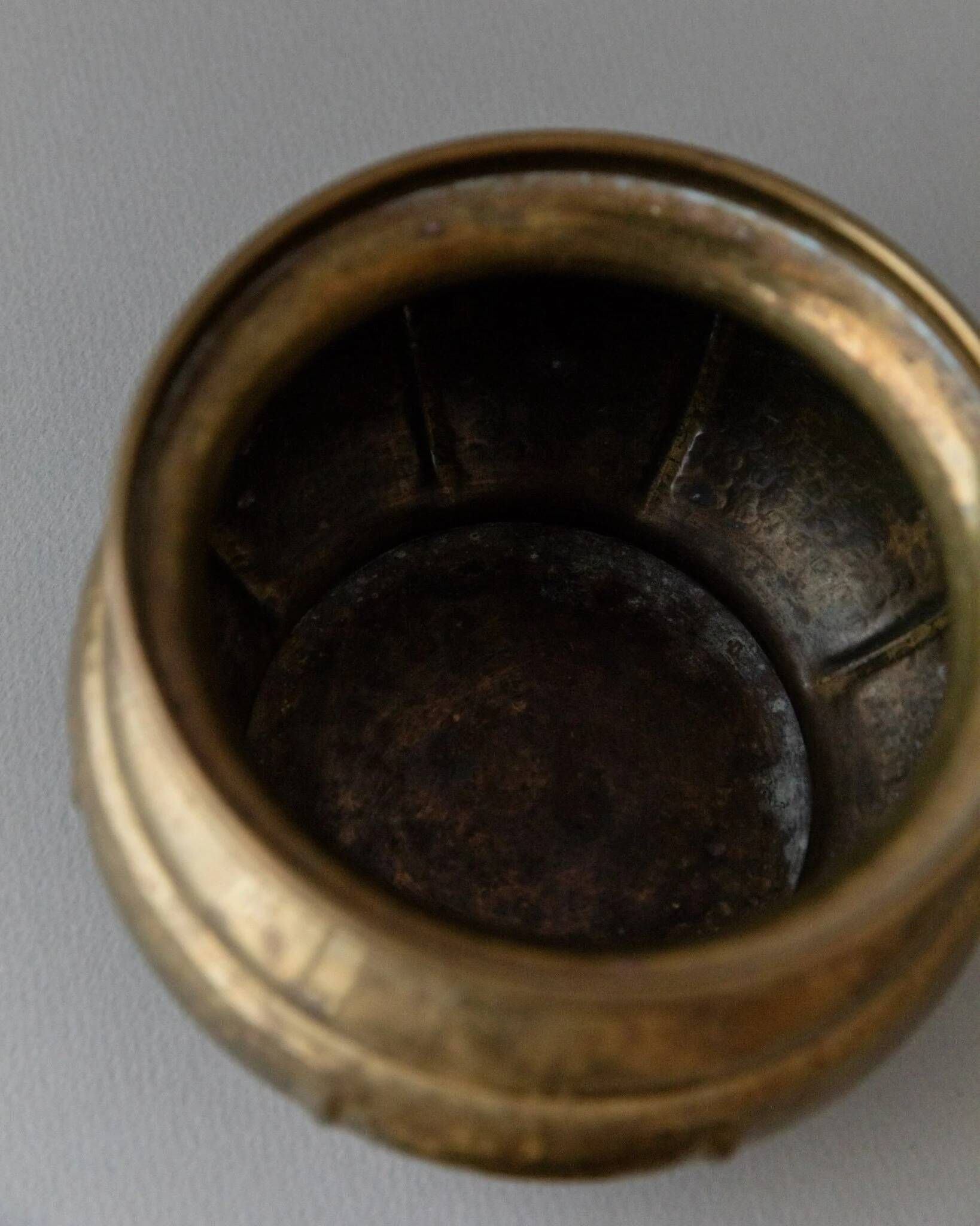 Vintage gold-toned brass box with lid, handmade in Italy (1950s) – elegant storage for biscuits or jewelry