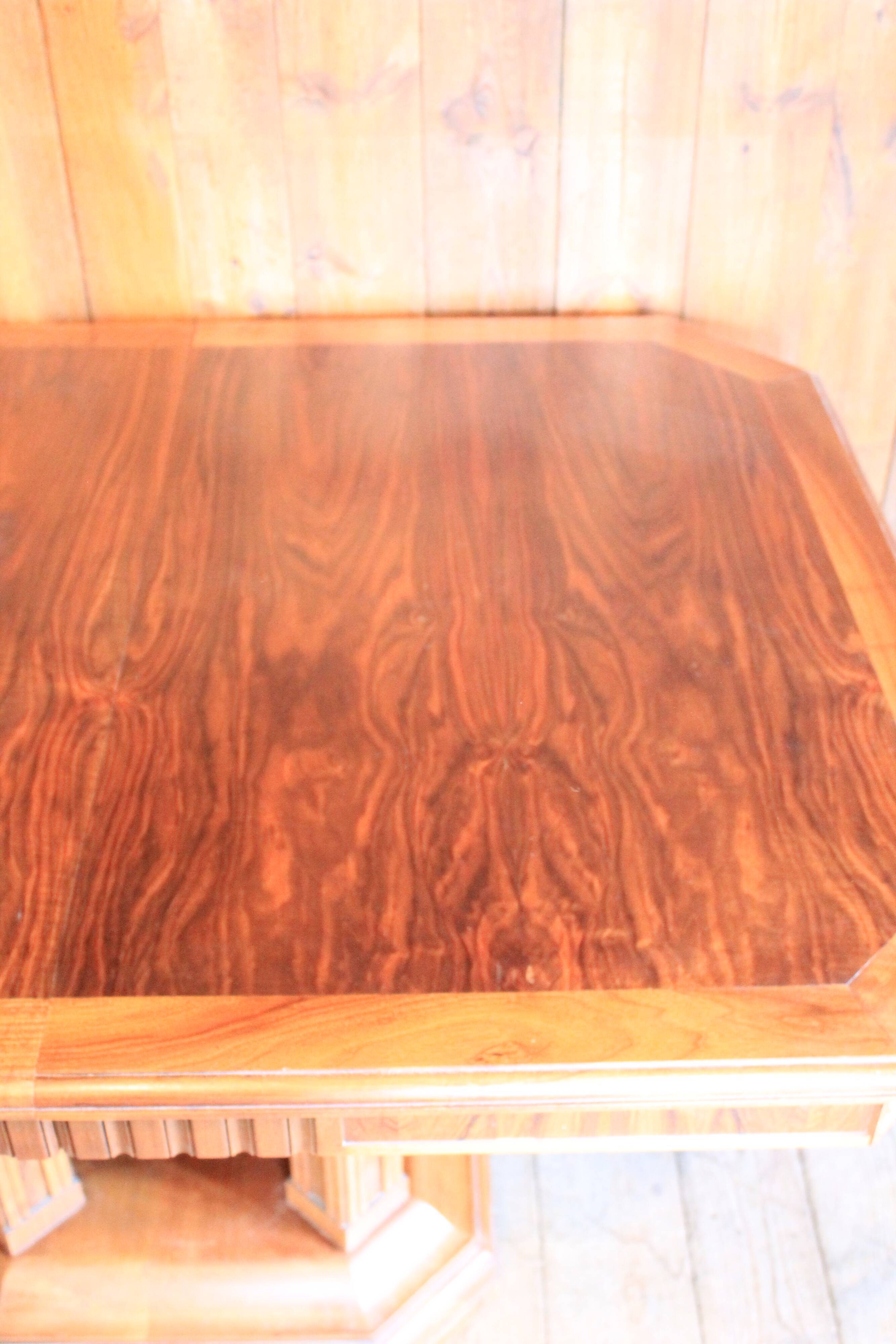 Art-deco extension table