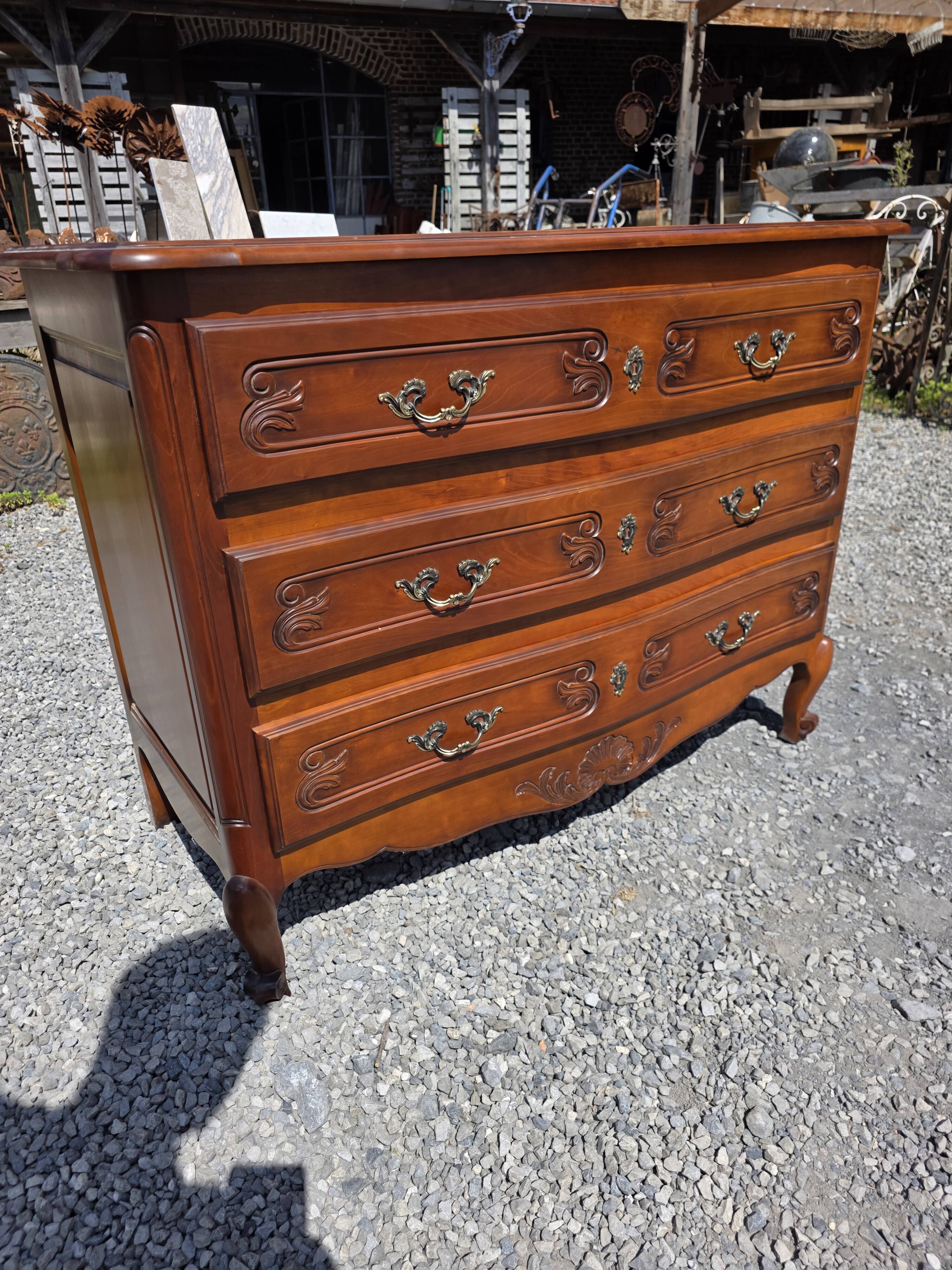 Curved commode in Louis XV style made of cherry wood.