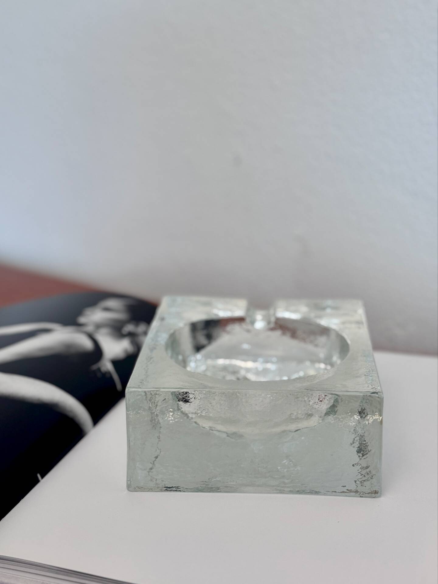 Vintage Brutalist schaal / asbak ijsglas