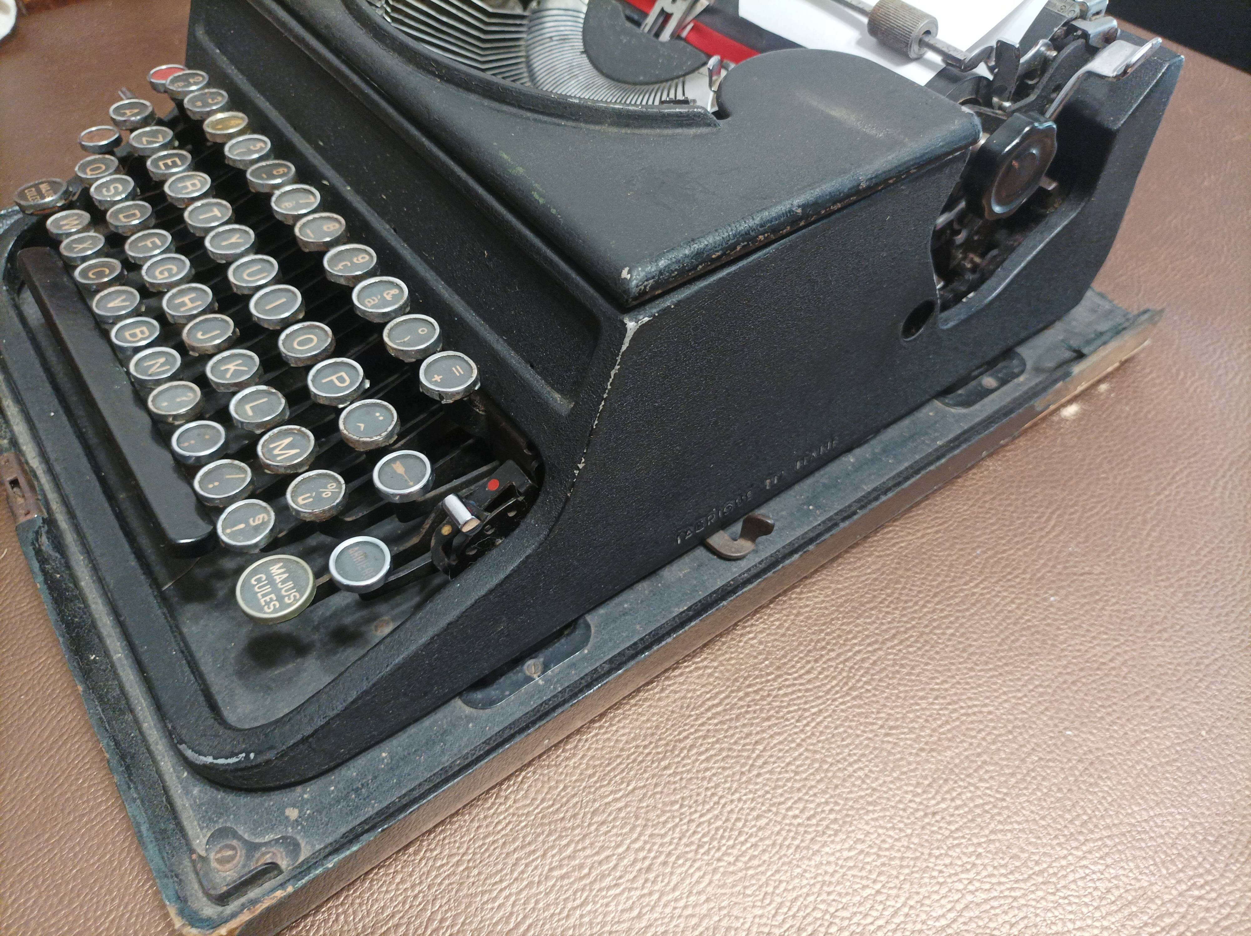 Old typewriter Olivetti Studio 42 40s/50s