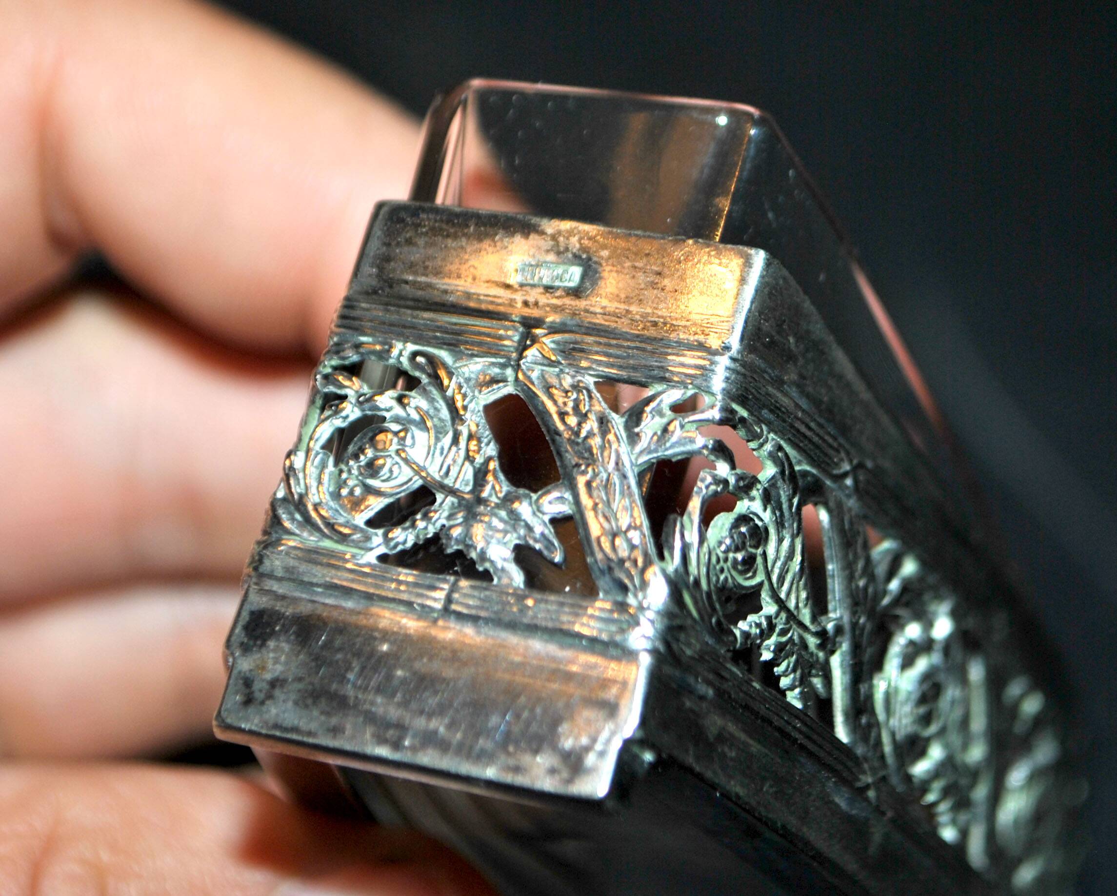 Empire salt shaker in silver metal ALPACA Saleron Napoléon III shuttle laurel frieze