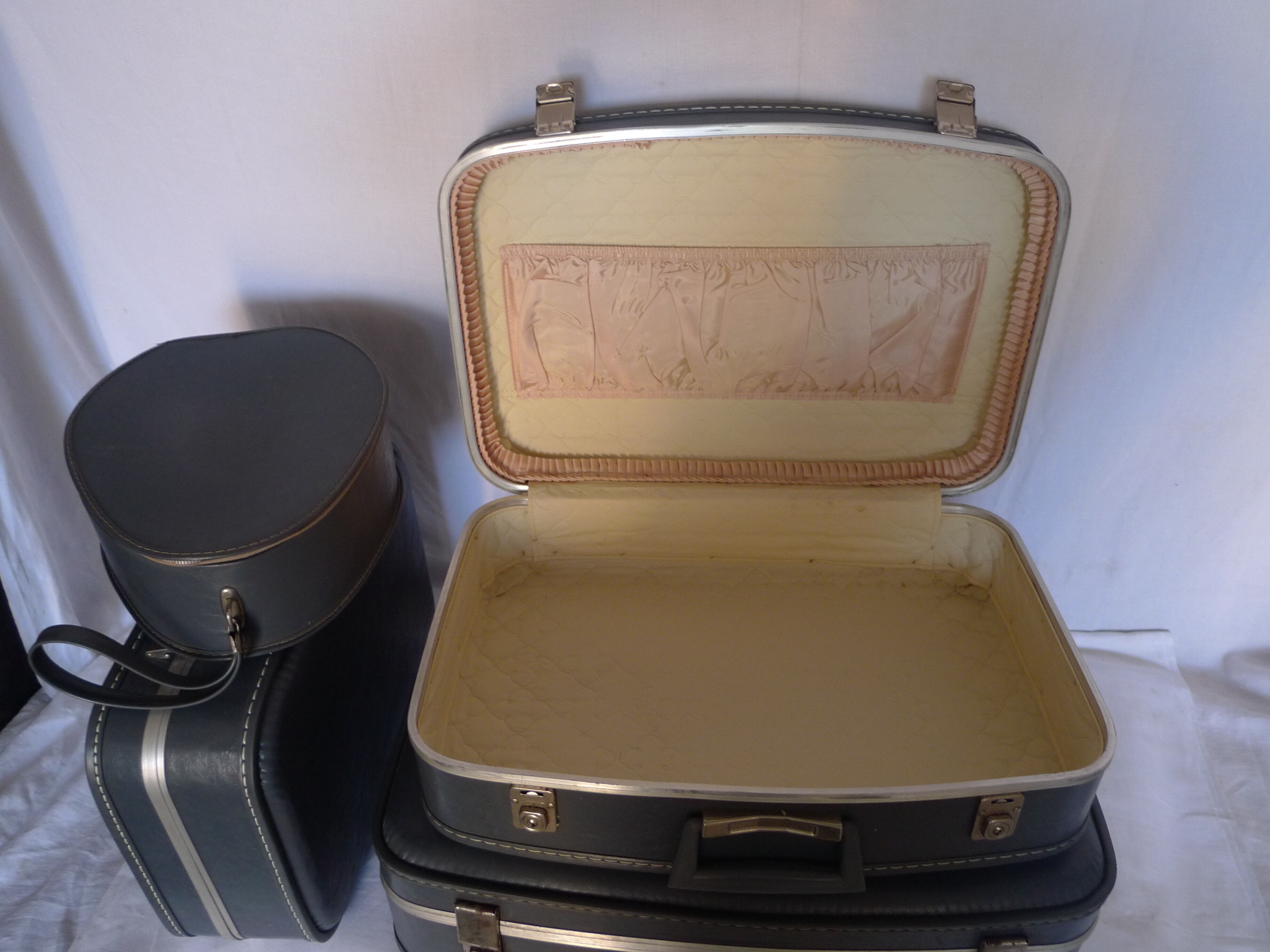 Air hostess suitcase set