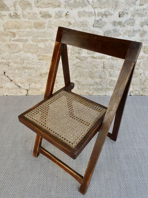 Chaise pliante en bois avec assise cannée