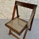 Chaise pliante en bois avec assise cannée