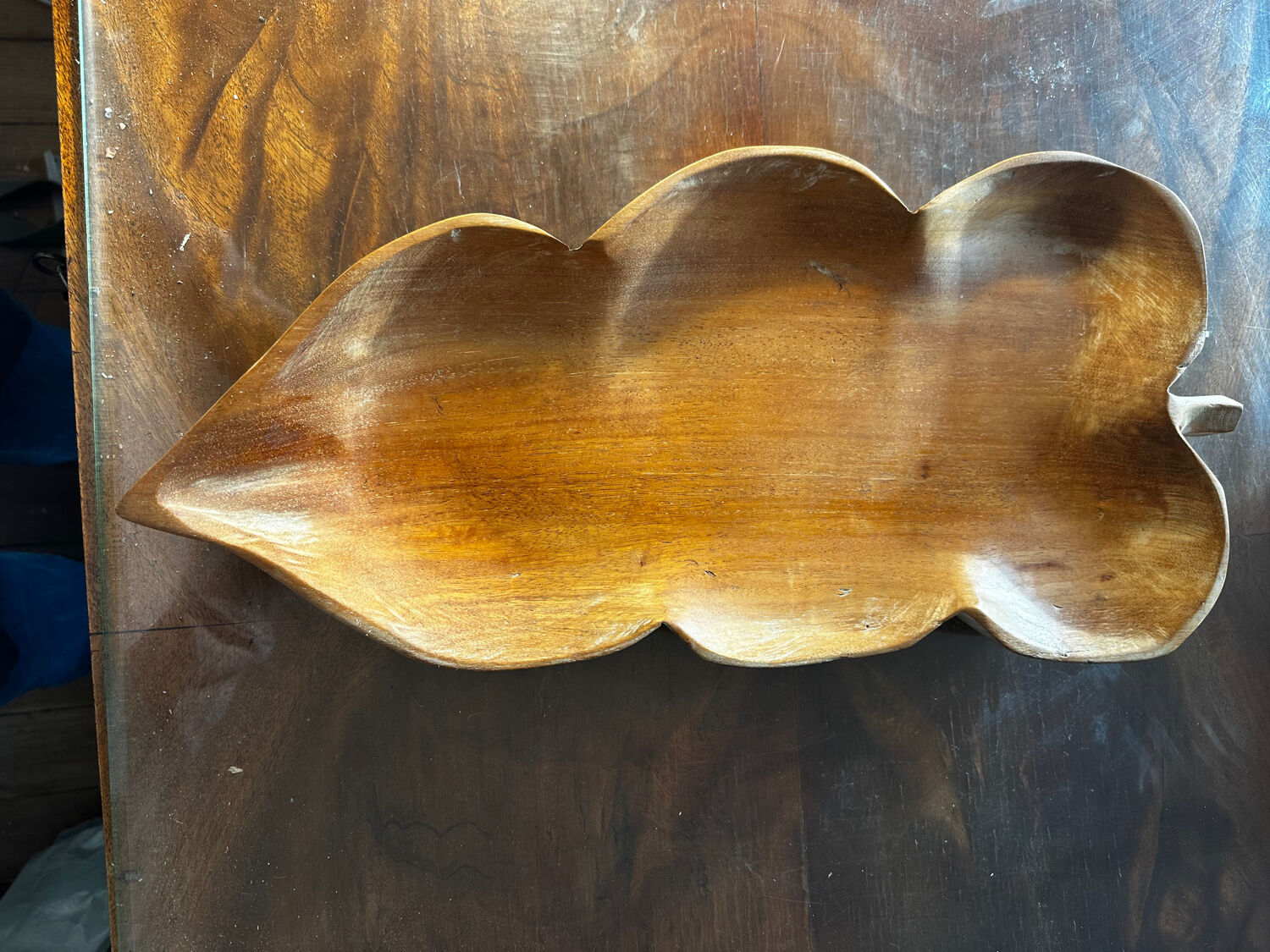 Fruit bowl, handcrafted pocket emptier in solid wood.
