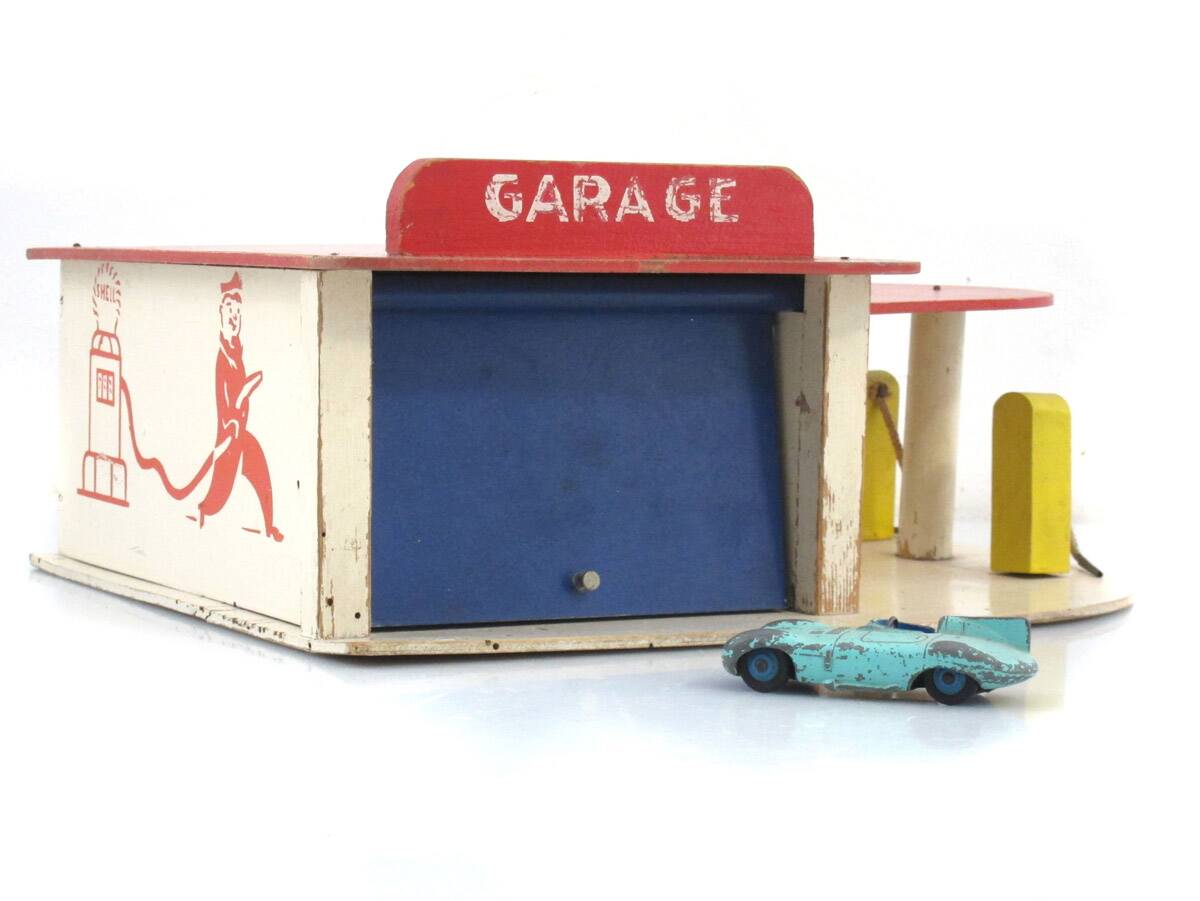 Rare fifties vintage toy garage with De Stijl colours