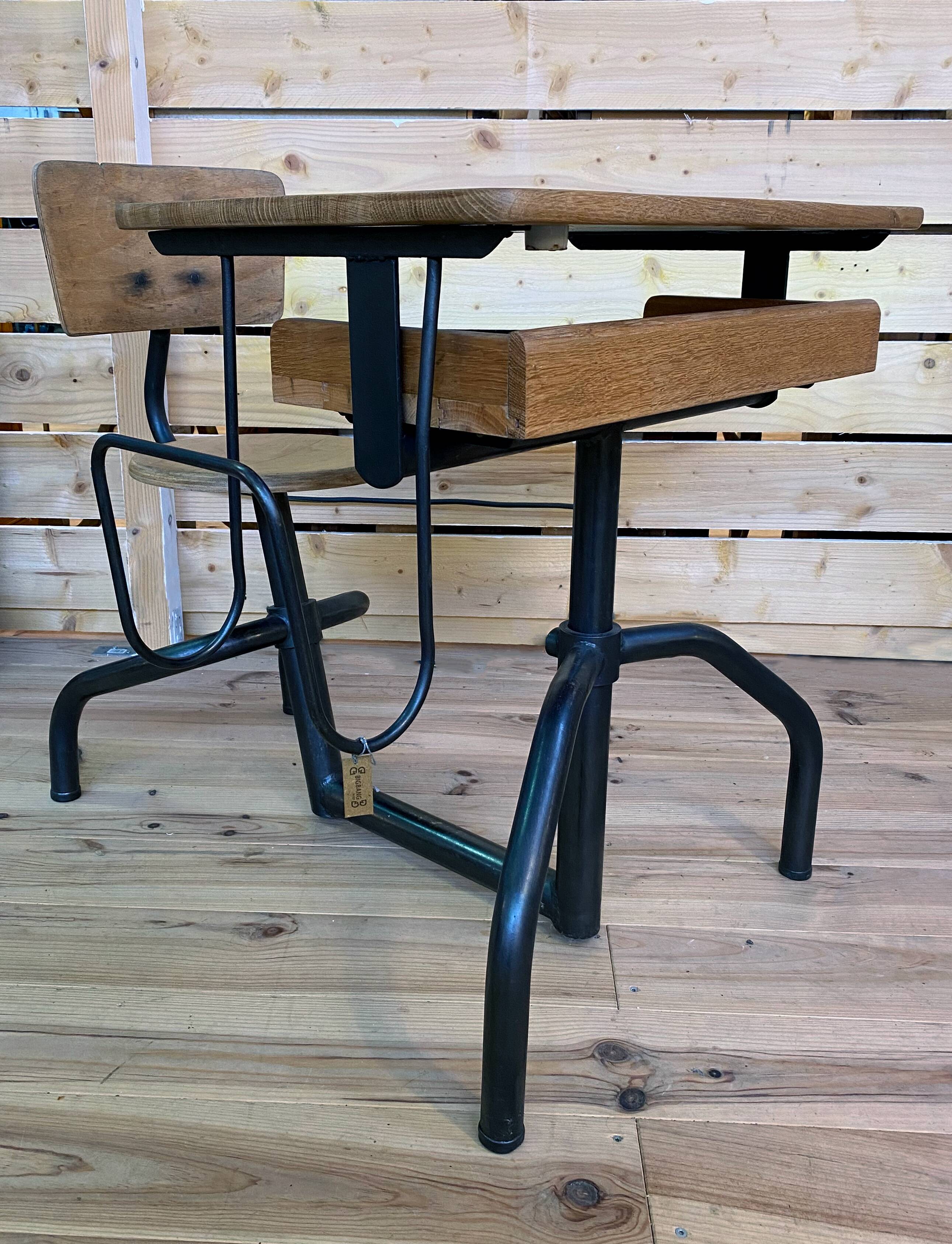 Desk - extendable school desk