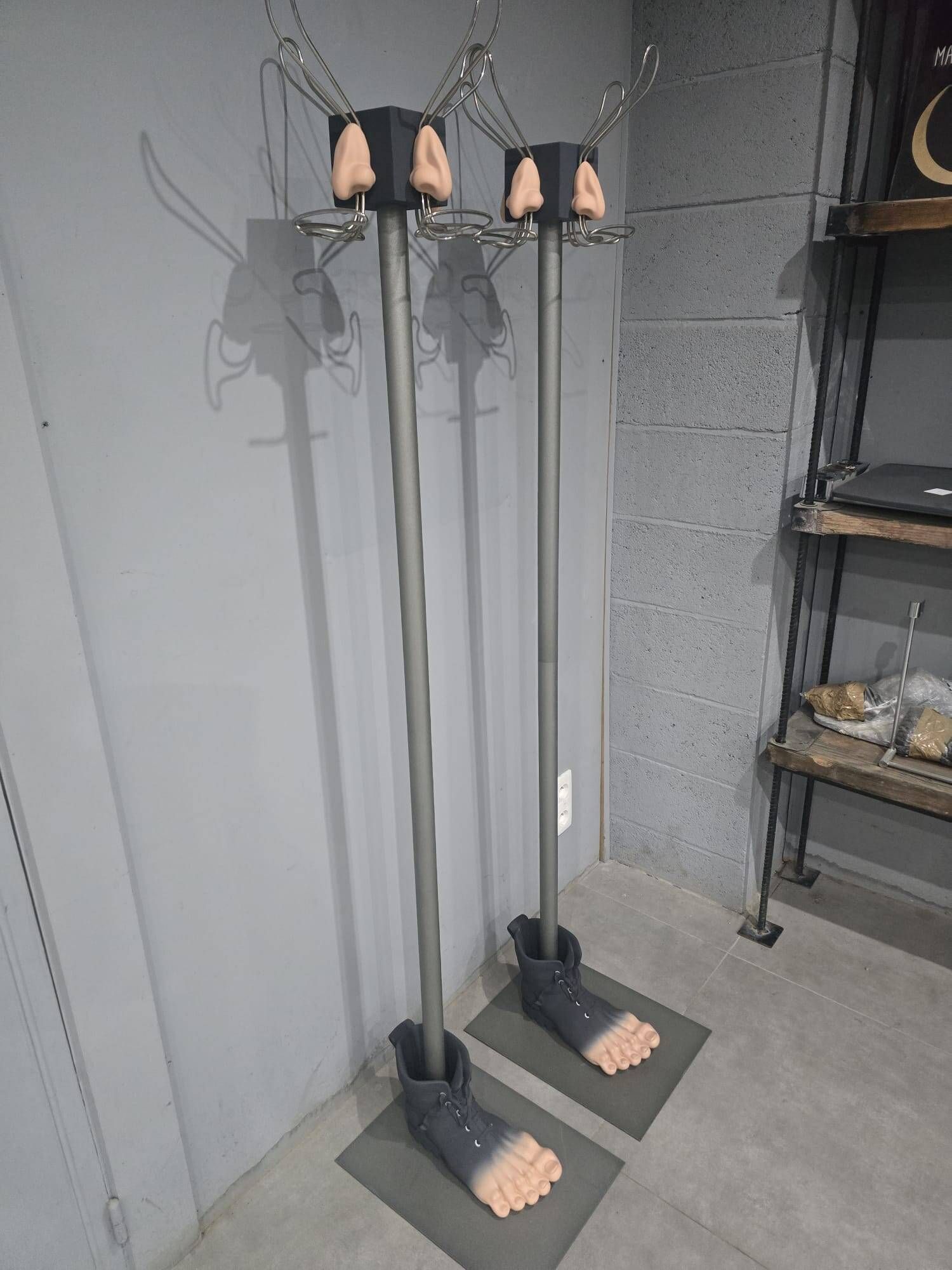 Rare pair of sculptural coat hooks "Homage to Magritte" – Antartidee,