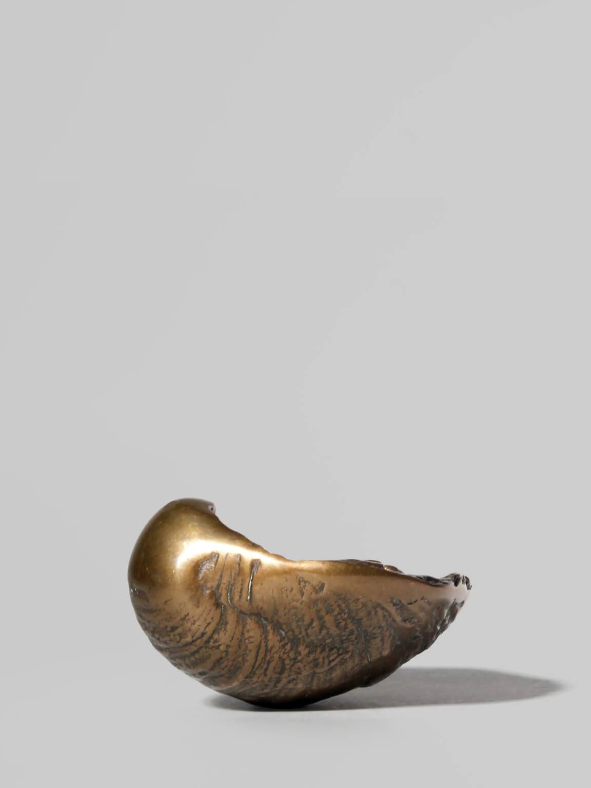 Sculpture de bol en coquillage en bronze antique