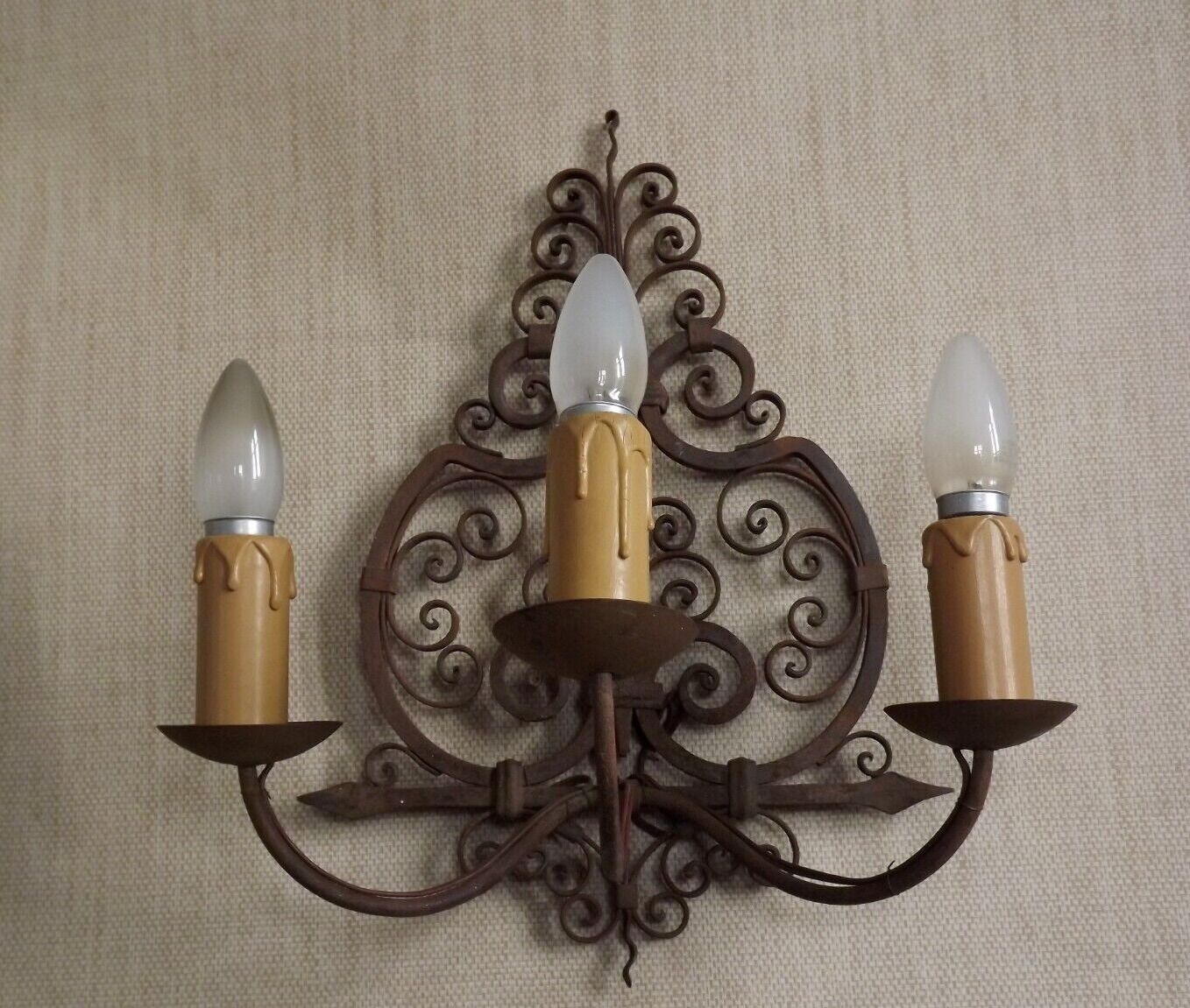 French triple wall sconce in wrought iron, early 20th century.