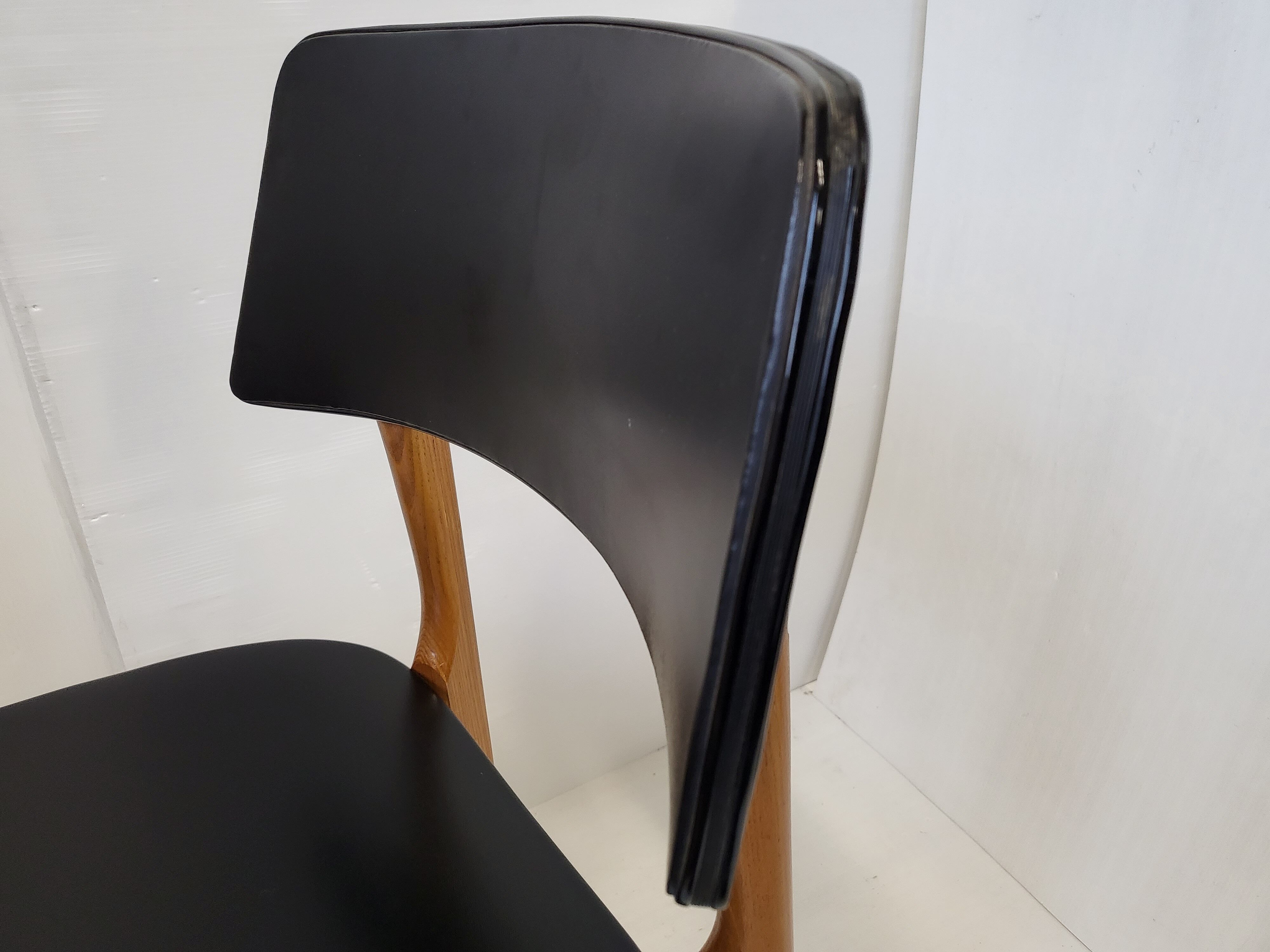 Suite of 4 vintage chairs 1960