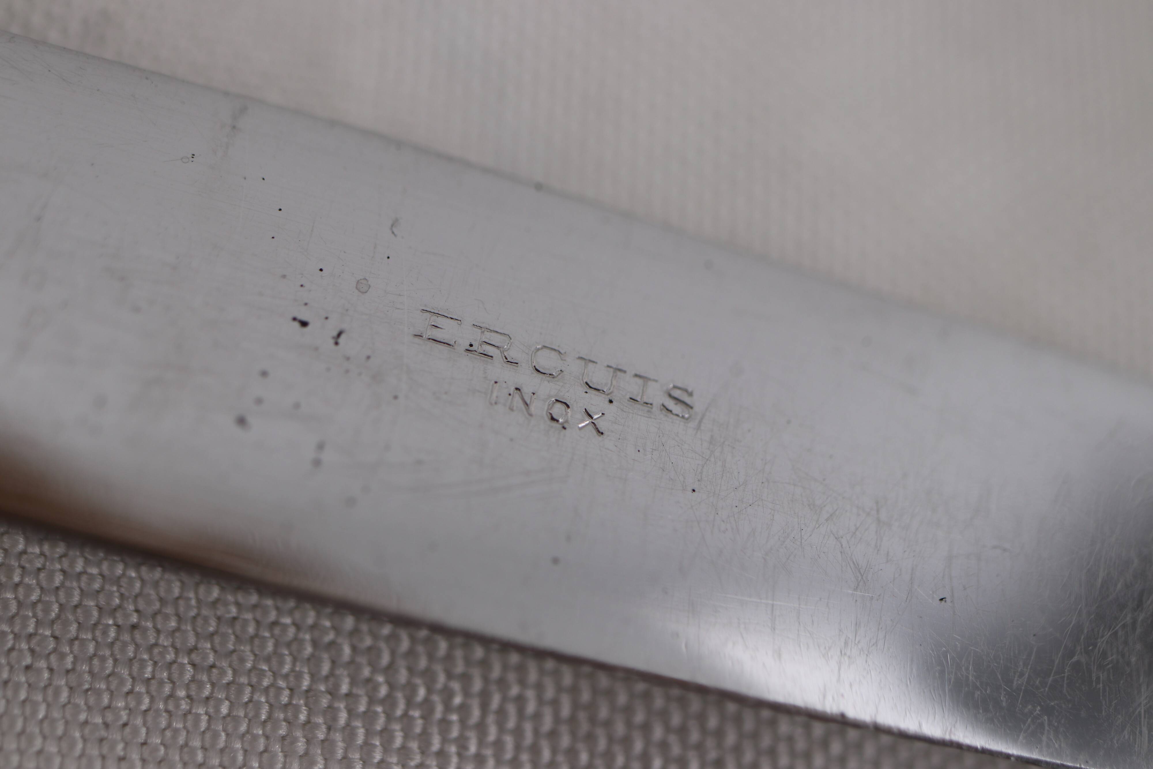Ercuis Trianon, Rubans, 12 silver-plated table knives, excellent condition.