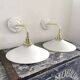 Paire d’appliques murales en opaline blanche