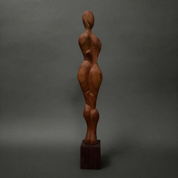 Sculpture en bois sculpté monoxyde femme par Calin Hentea XXe
