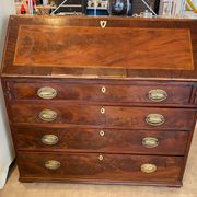 Bureau scriban anglais xixeme acajou avec tiroirs ferrures bronze boutons en os