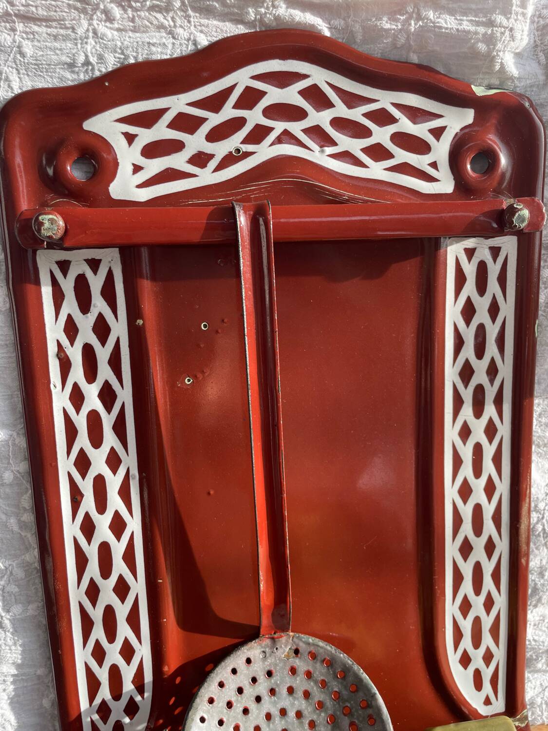 Enamelled kitchen sheet metal plate