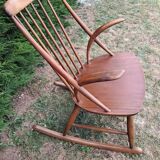 Rocking chair scandinave conçu par Illum Wikkels pour Niels Eilersen