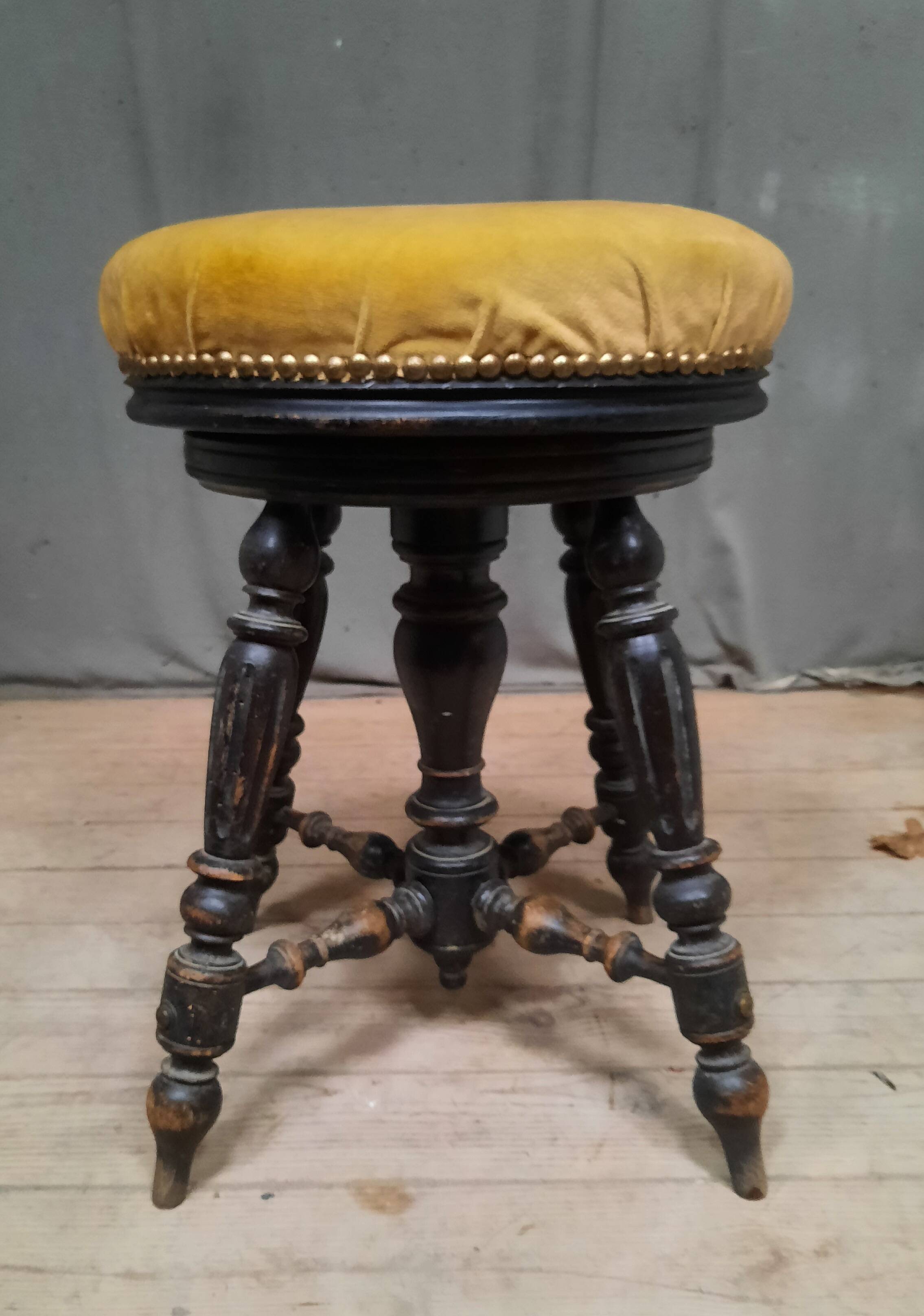 Napoleon III piano stool