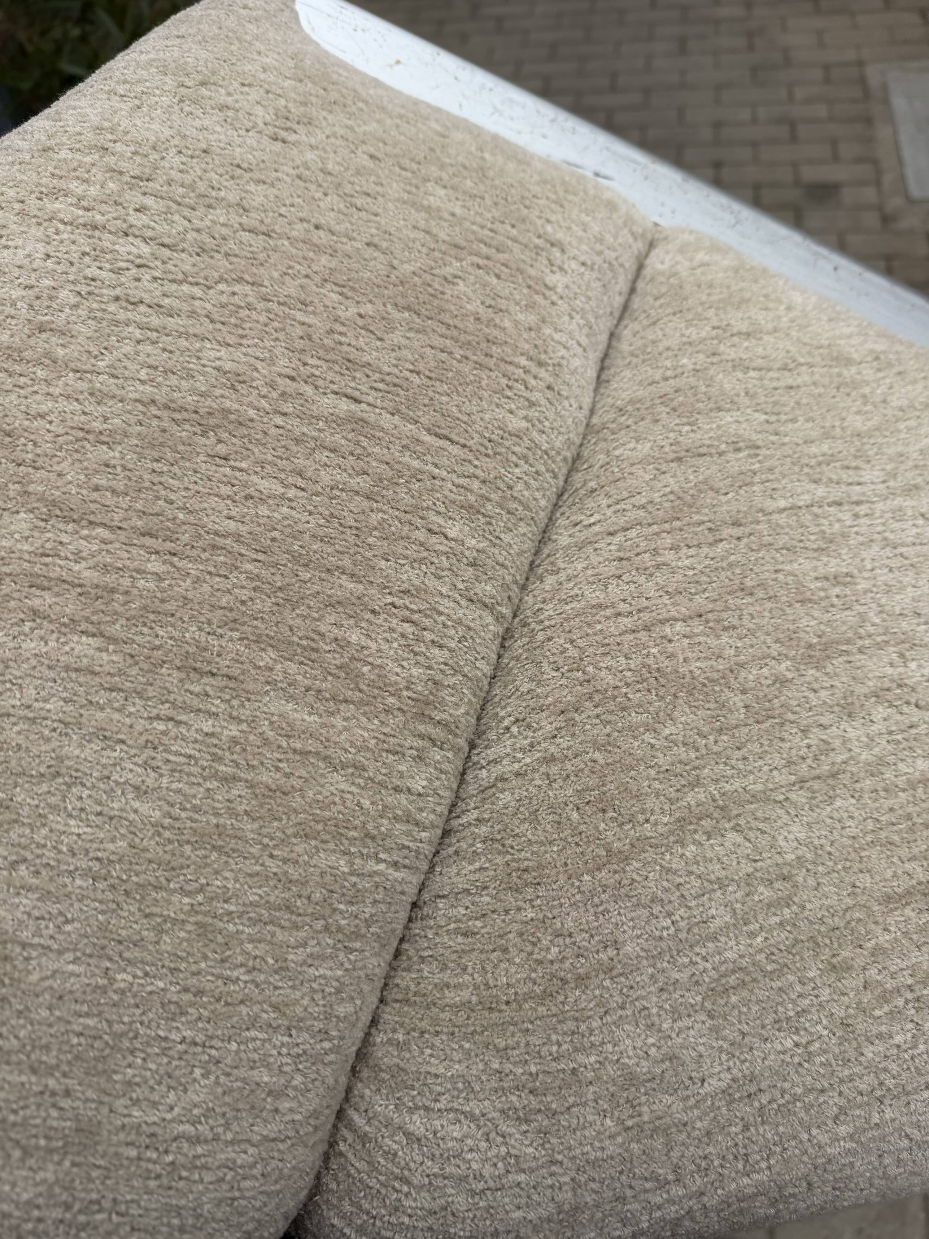 2x Artifort Groovy F598 Pierre Paulin, Pierre Frey: Chenille Igor (Sable)