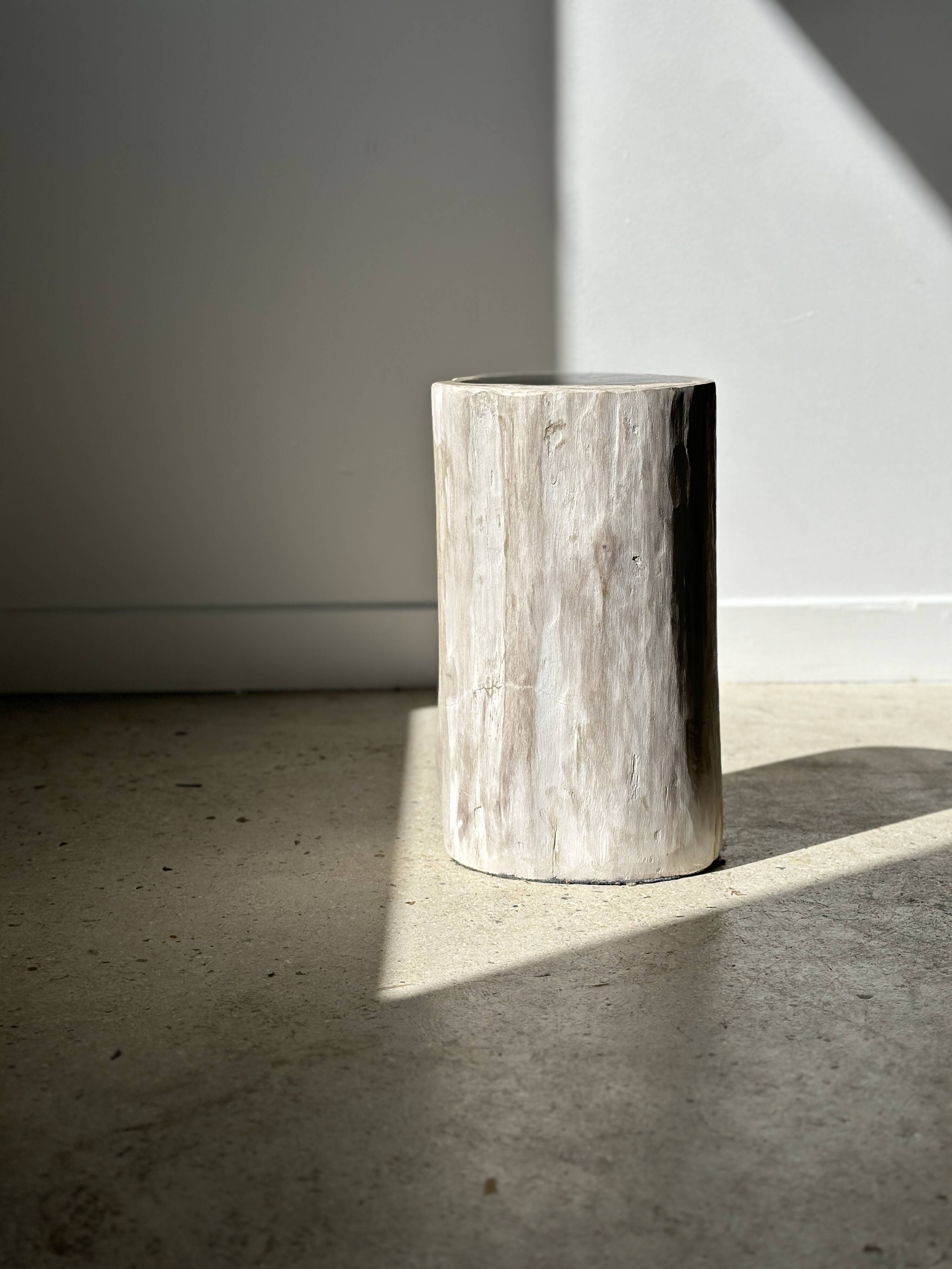 Petrified wood side table white tower black heart H:36cm D:17cm