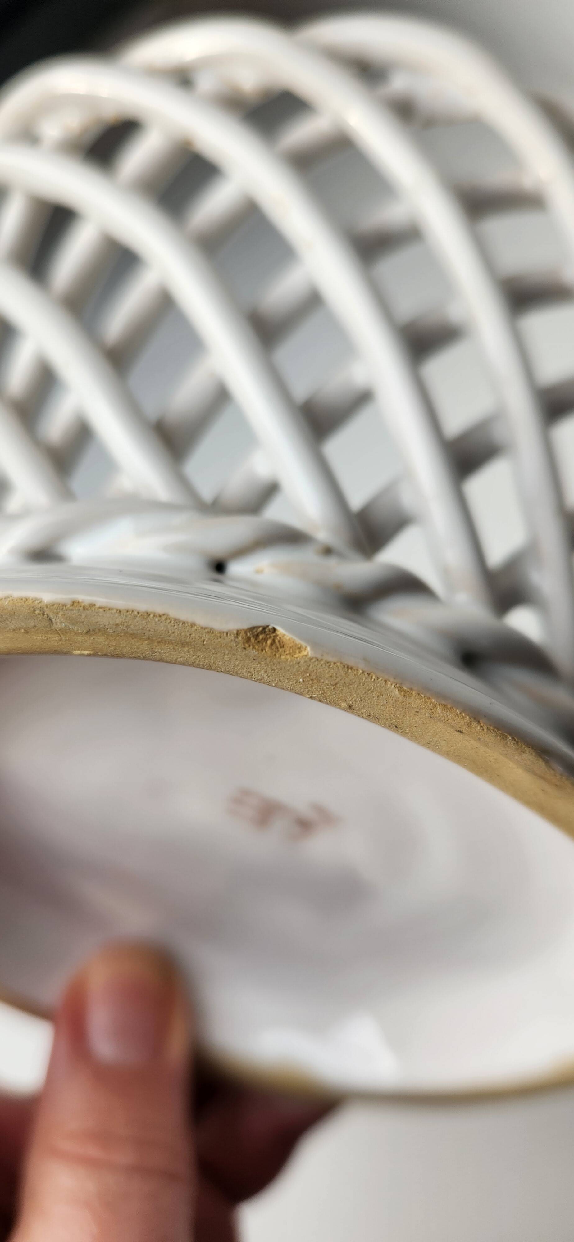 Lattice ceramic basket