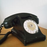 Black retro bakelite telephone 40