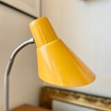 Articulated desk lamp