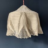 Suspension en opaline blanche et abat jour en crochet ancien fait main