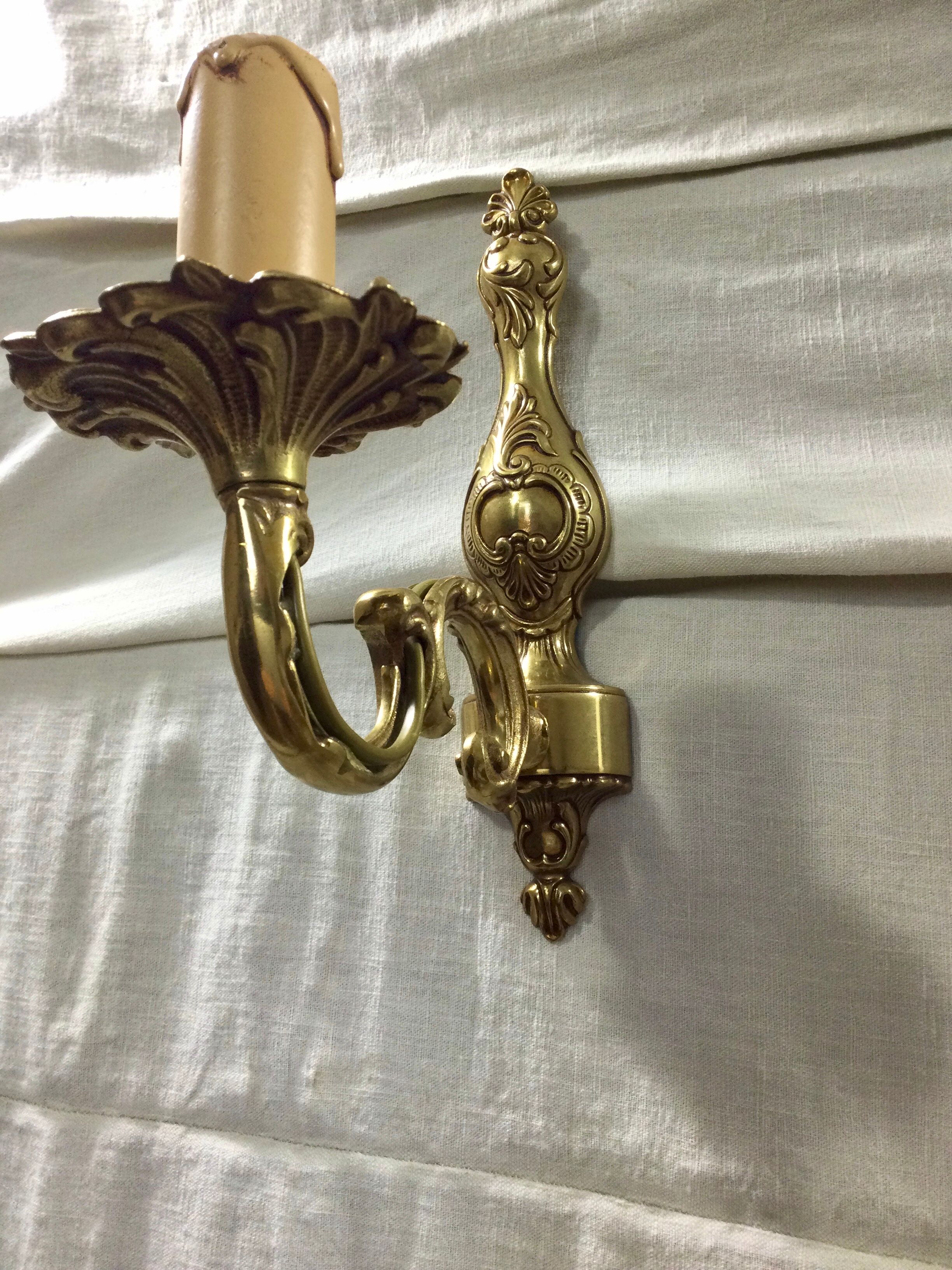 Applies 1 light louis XV style