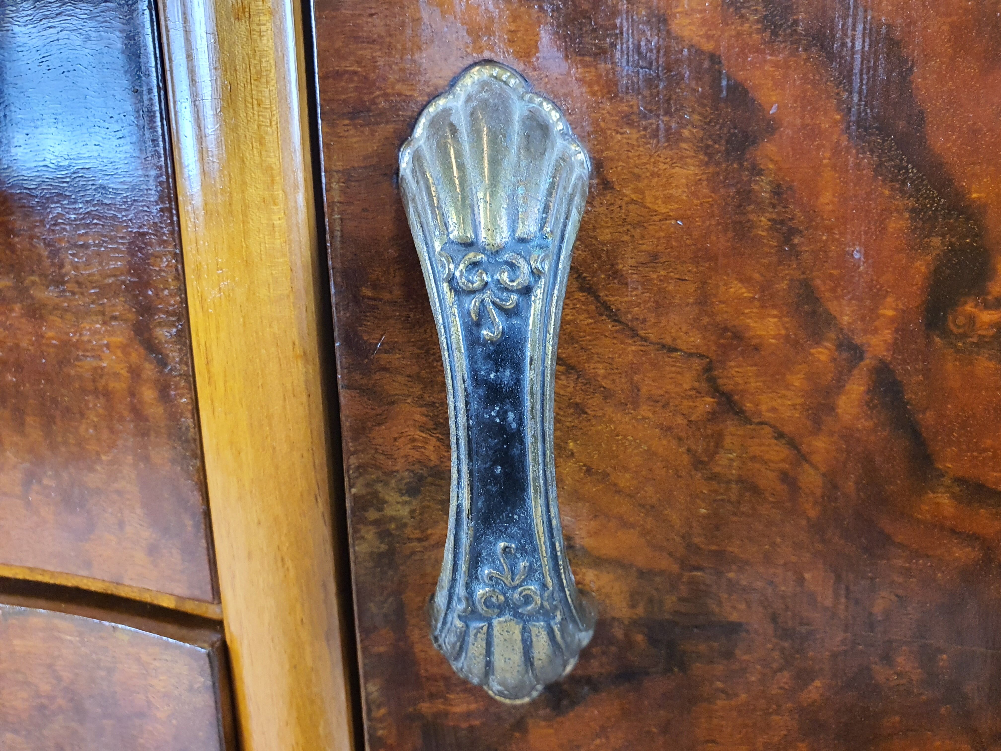 Art Decò Sideboard in Walnut