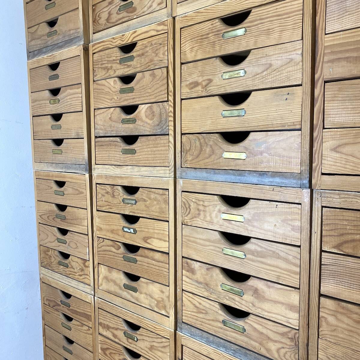 Wooden drawer cabinet