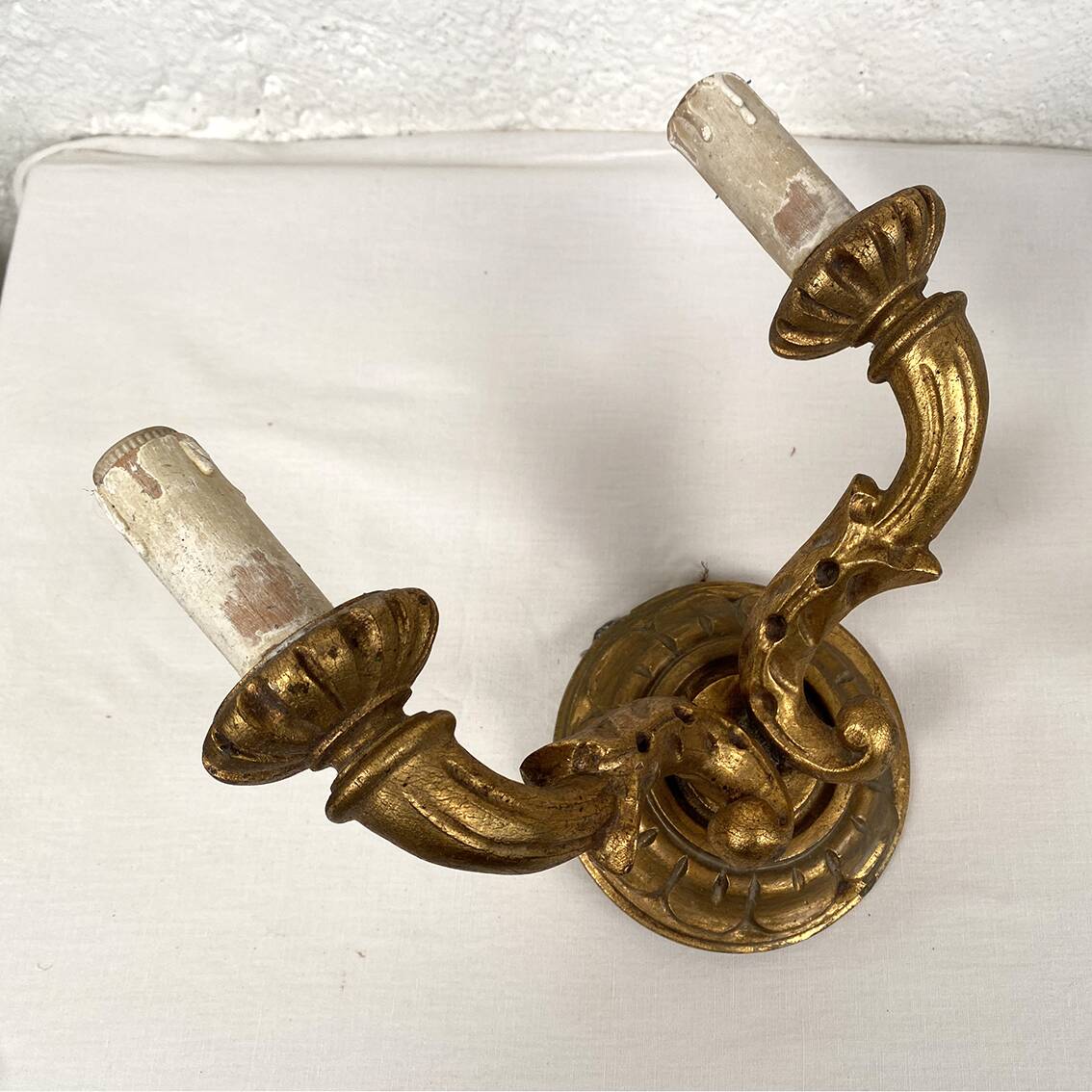 Pair of gilded wooden wall lights with two arms, early 20th century.