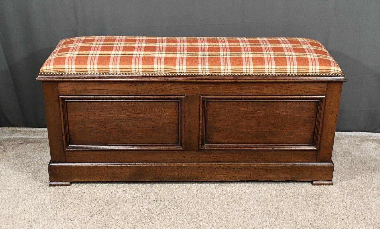Oak Landing Chest Bench – Early 20th Century