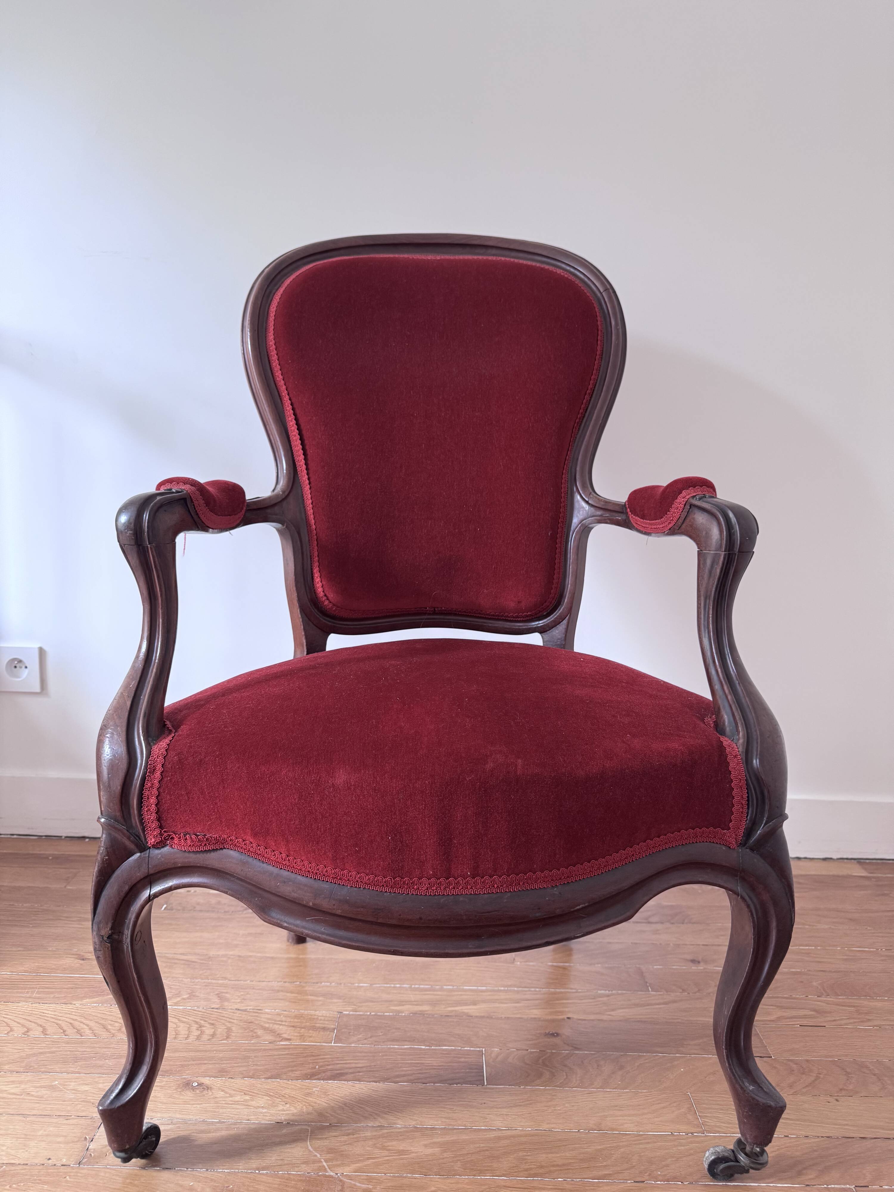 Fauteuil ancien voltaire velour rouge