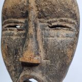 Masque passeport Dan ancien en bois sculpté 15 cm, avec support