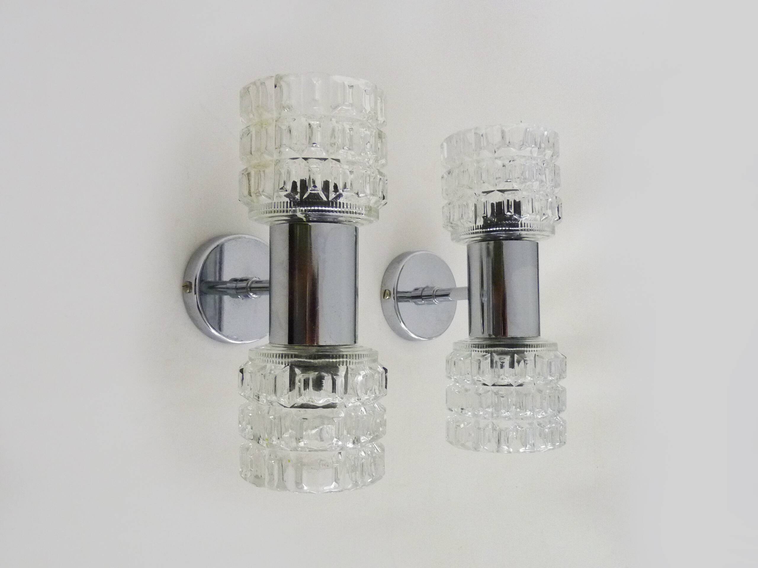 Pair of double wall sconces Space Age. Chrome metal 70.