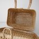 Panier en feuilles de palmier tressées