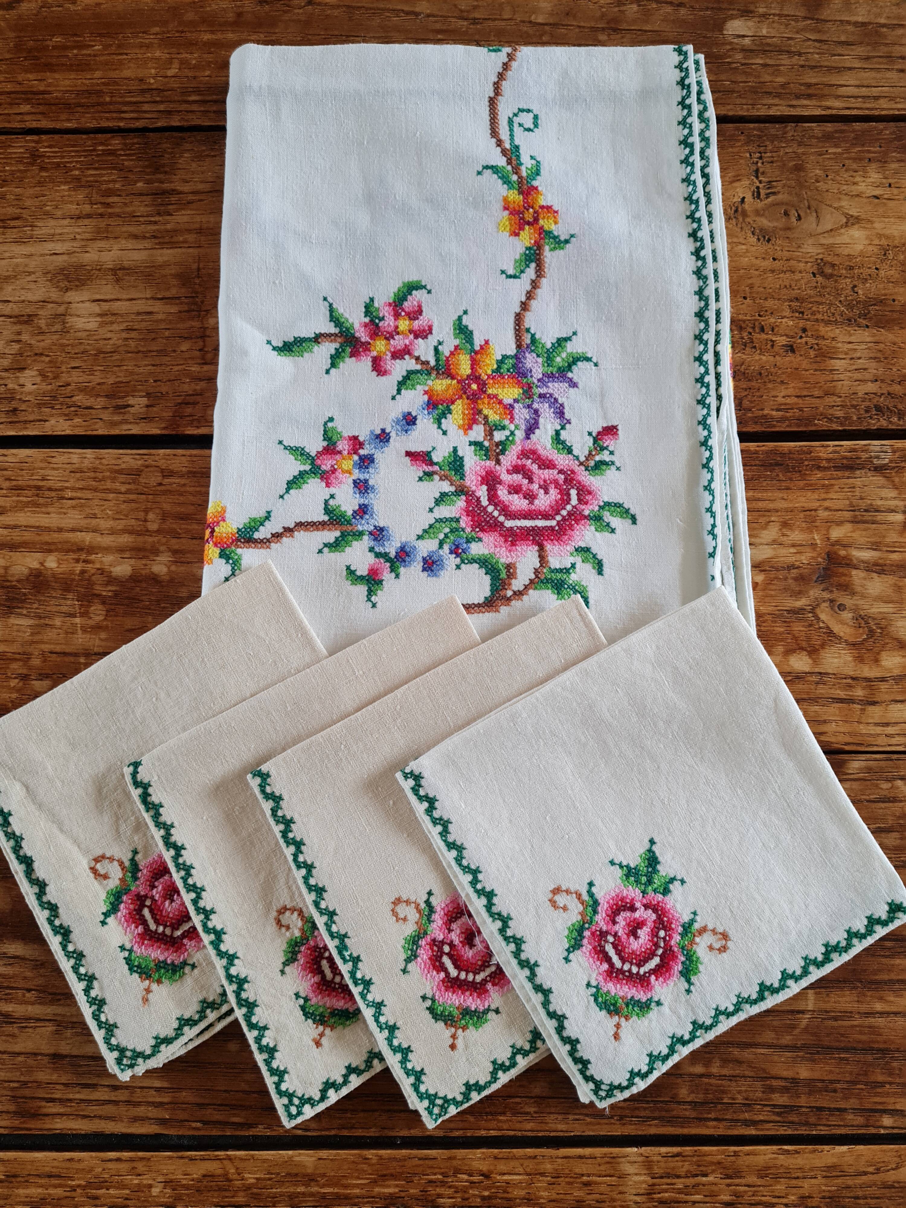Tea tablecloth with cross stitch embroidery and 4 matching napkins