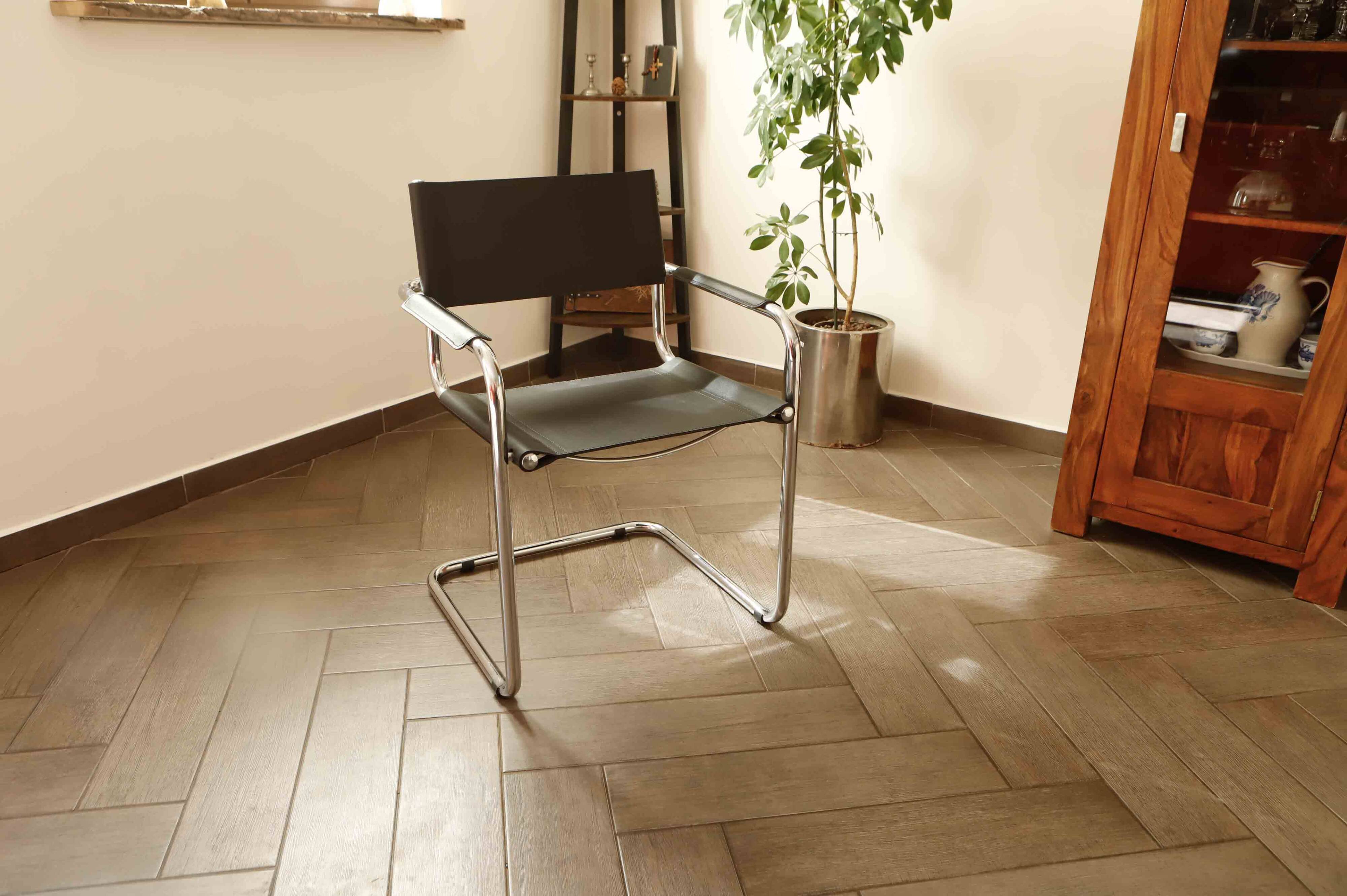 Mart Stam Style Cantilever Chairs – S34 Inspired, Chrome Frame, Leather Uph
