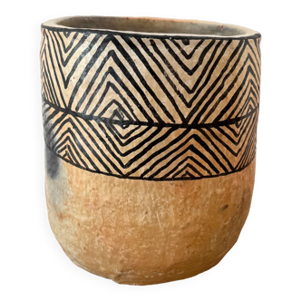 Sejnane terracotta vase