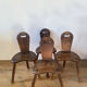 4 chaises tripode de ferme brutalistes