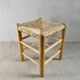 Tabouret en bois clair et assise paillée
