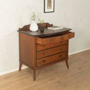 Commode classique des années 1920 en marron foncé.