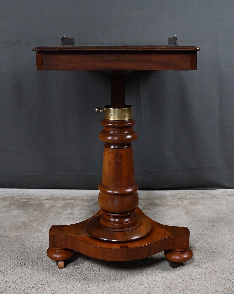 Mahogany reading table, Victorian era, England – mid-19th century.