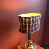Lamp base in gilded brass, oval silk lampshade with a checkered pattern in burgundy.