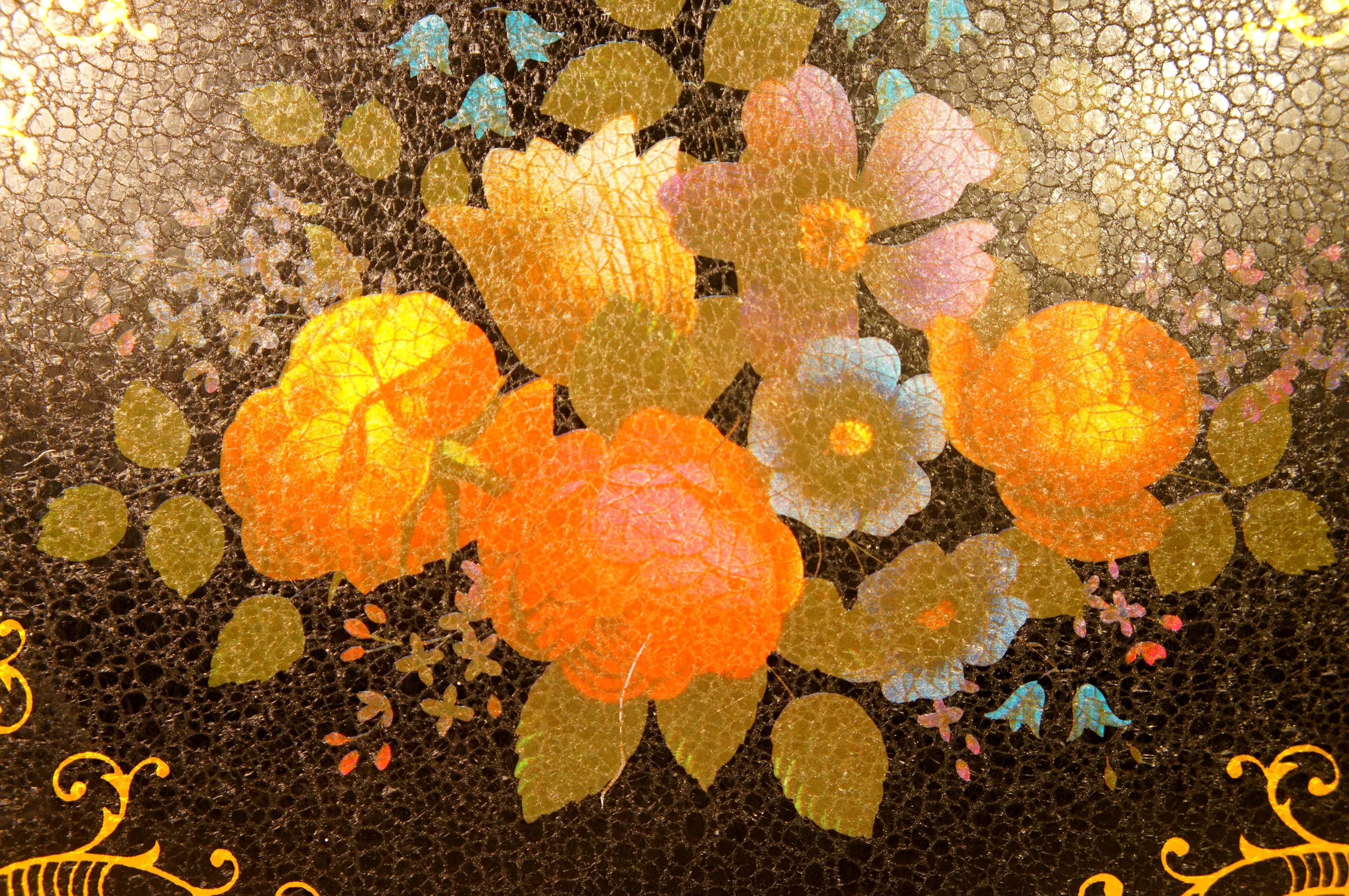 Flower tray in screen-printed sheet metal cracked effect