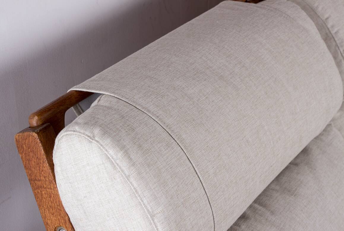 Danish sofa in solid oak and fabric, model GE375 by Hans Wegner 1960.