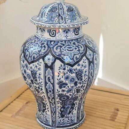 Large covered vase in Delft pottery
